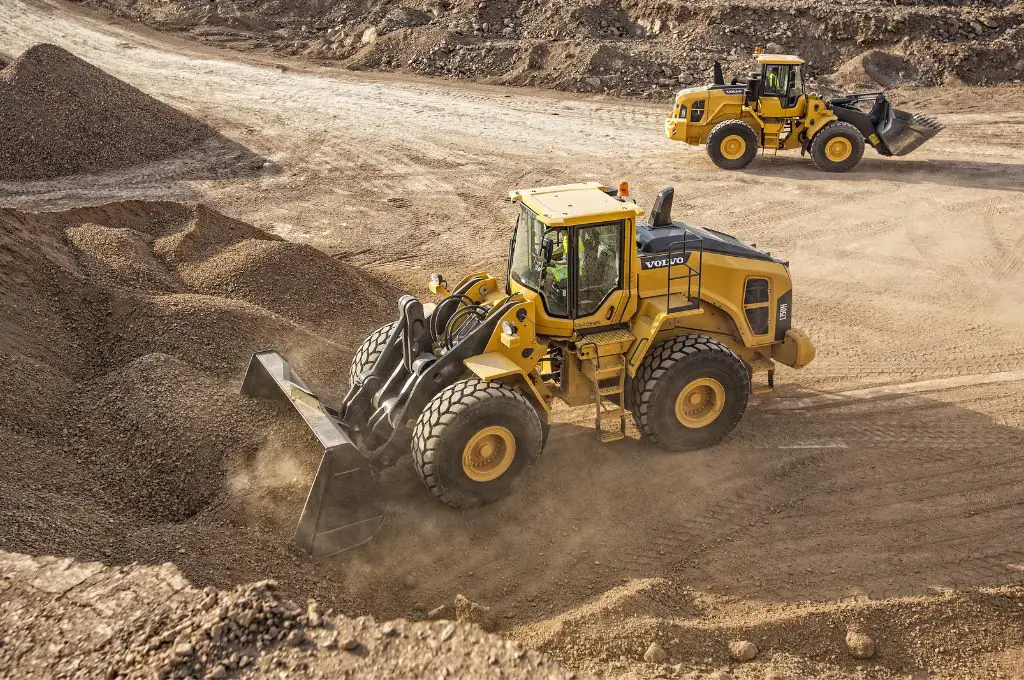 Carregadeiras - Volvo L150H na areia