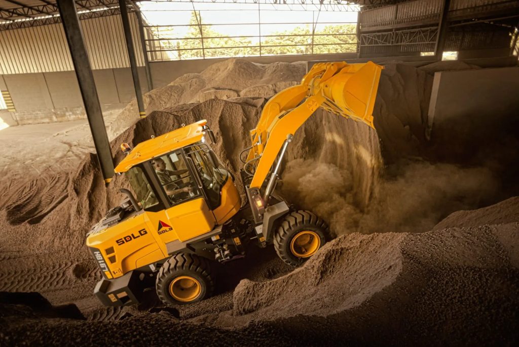 carregadeira l918h na areia