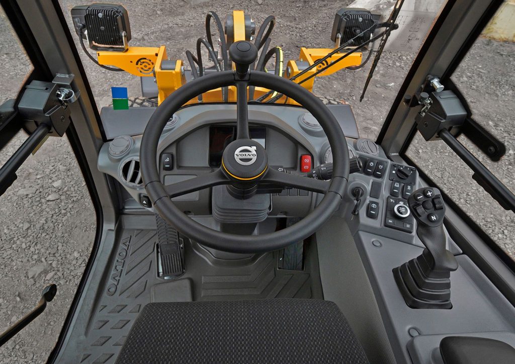 Cabine da Carregadeira Elétrica Volvo L25