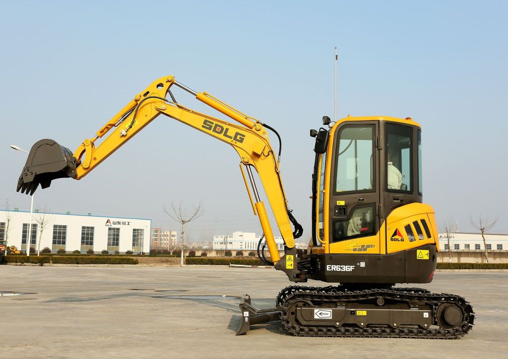 Escavadeira Compacta SDLG ER636F - lateral