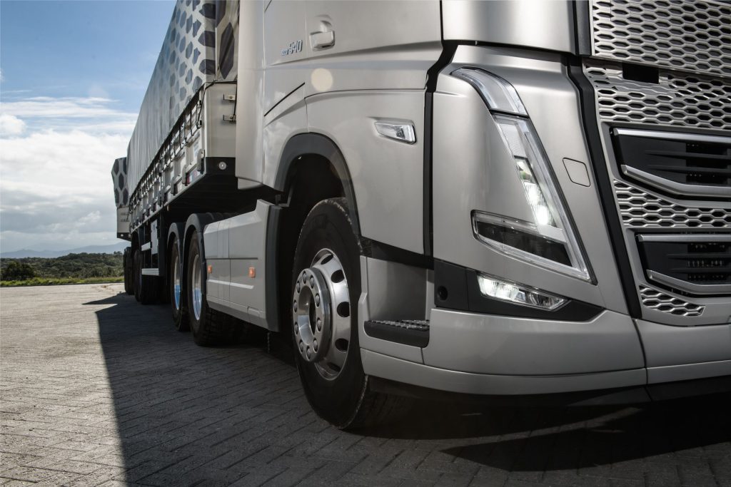 Caminhão Volvo FH detalhe da roda