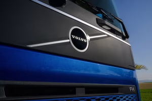 Detalhe_cabine_frente_volvo_FH