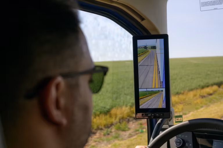 Retorvisor camera volvo FH Como escolher o caminhão certo para minha operação?
