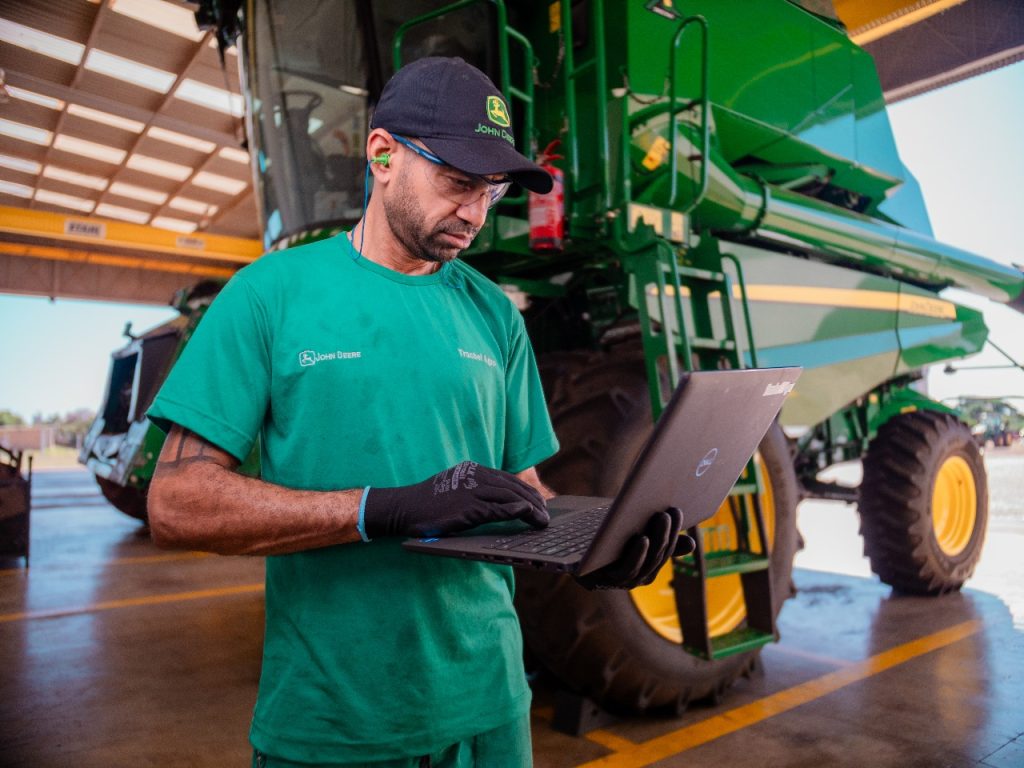 Oficinas maiores e com mais tecnologia na Tracbel Agro Tracbel Agro atinge marca histórica de mais de 1 mil tratores John Deere em um ano