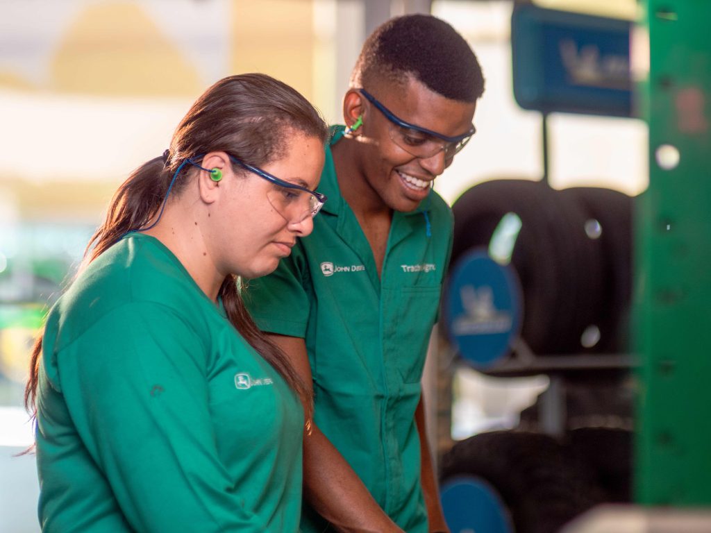 Programa da Tracbel Agro formara operadoras de colheoras de cana Tracbel Agro abre curso exclusivo de formação de operadoras para colhedoras de cana