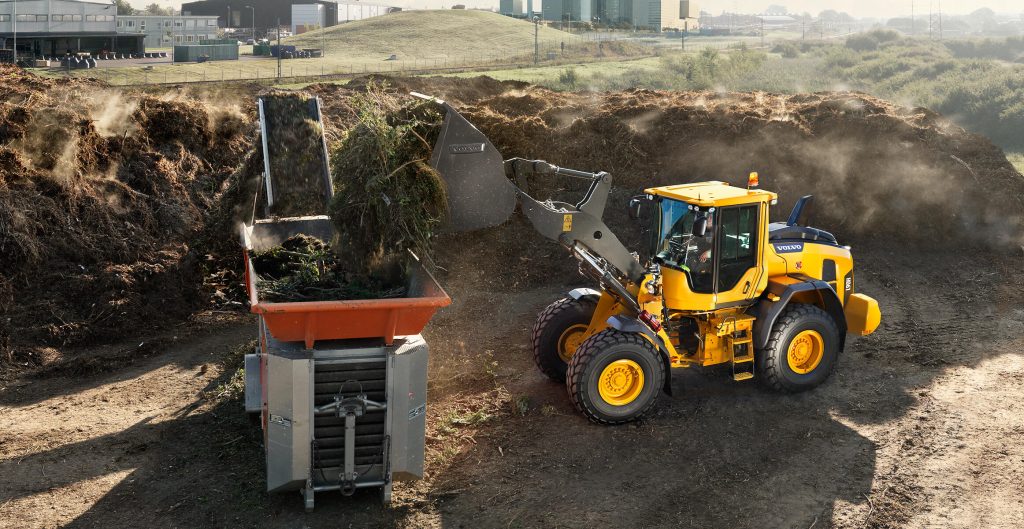 carregadeira Volvo L60H 1 Tracbel apresenta toda sua linha de máquinas, equipamentos e serviços de conectividade na Femec 2026