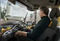 Carregadeira L120H operador na cabine