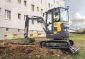 Escavadeira Volvo elétrica Volvo ECR25 na construção-compressed